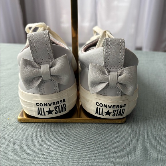 Converse Women’s Leather Bow Light Lavender Gray Sneakers 9 - Picture 3 of 6